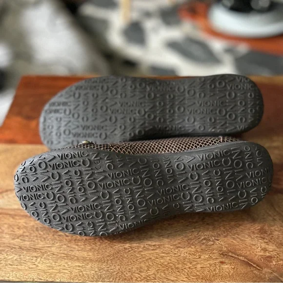 Vionic Alda Croc Embossed Black and Brown Chain Loafers - Picture 5 of 8